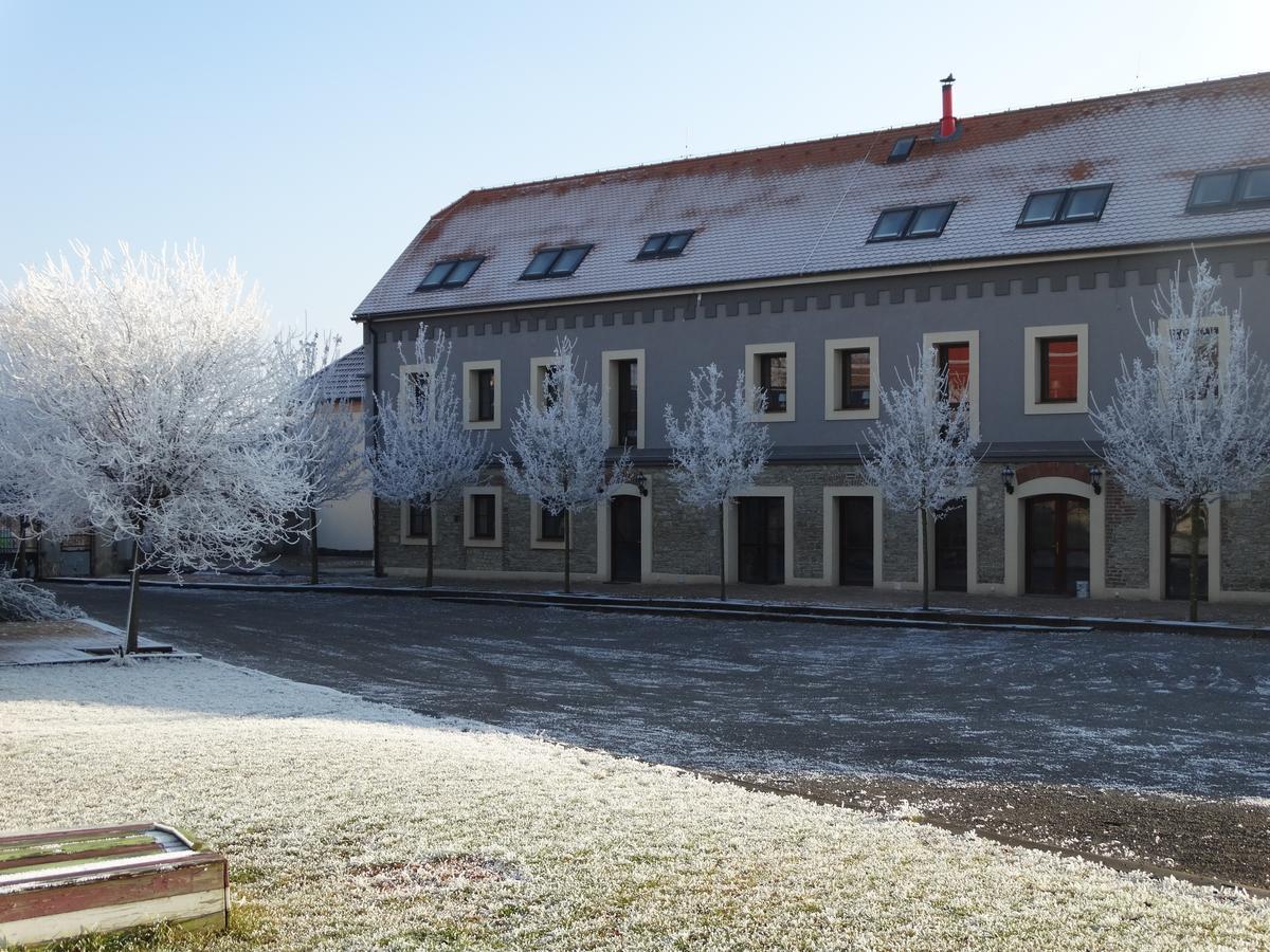 Chateau Nightingales Hostoun ภายนอก รูปภาพ